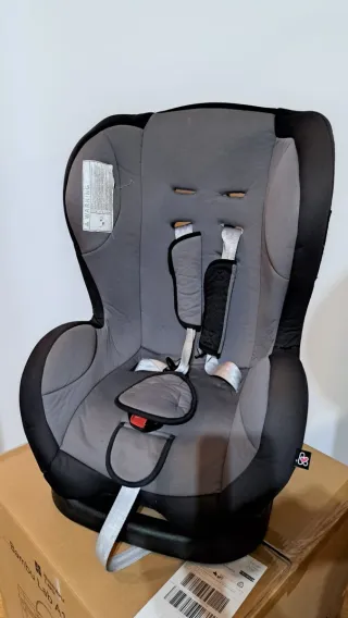 Silla de coche para bebé gris