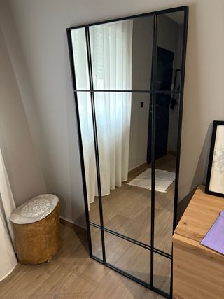 Specchio a figura intera stile finestra