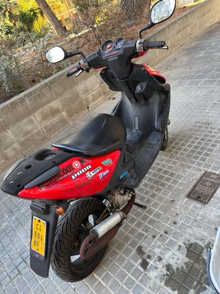 Aerox Scooter Rojo