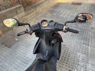 Aerox Scooter Rojo
