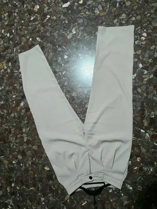 Pantalón beige tiro alto