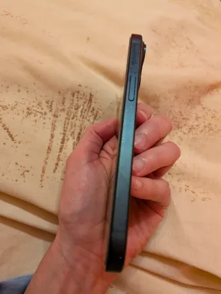 iPhone 15 Nero + Caricatore MagSafe e protezioni