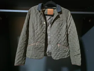 Chaqueta Massimo Dutti verde acolchada