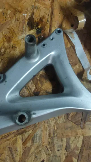 Soporte Escape Yamaha xmax. Basculante Yamaha xmax