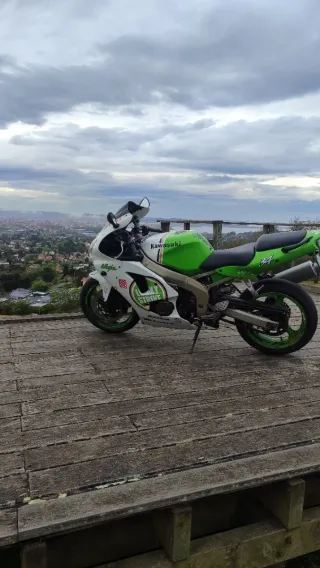 Kawasaki ZX6R - Moto Deportiva