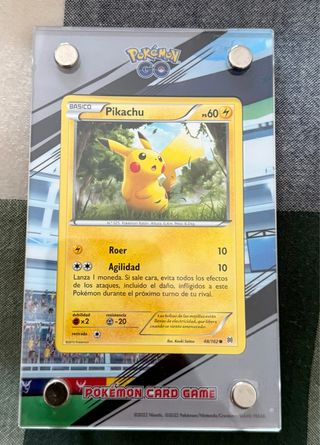 Soporte para carta Pokémon Pikachu