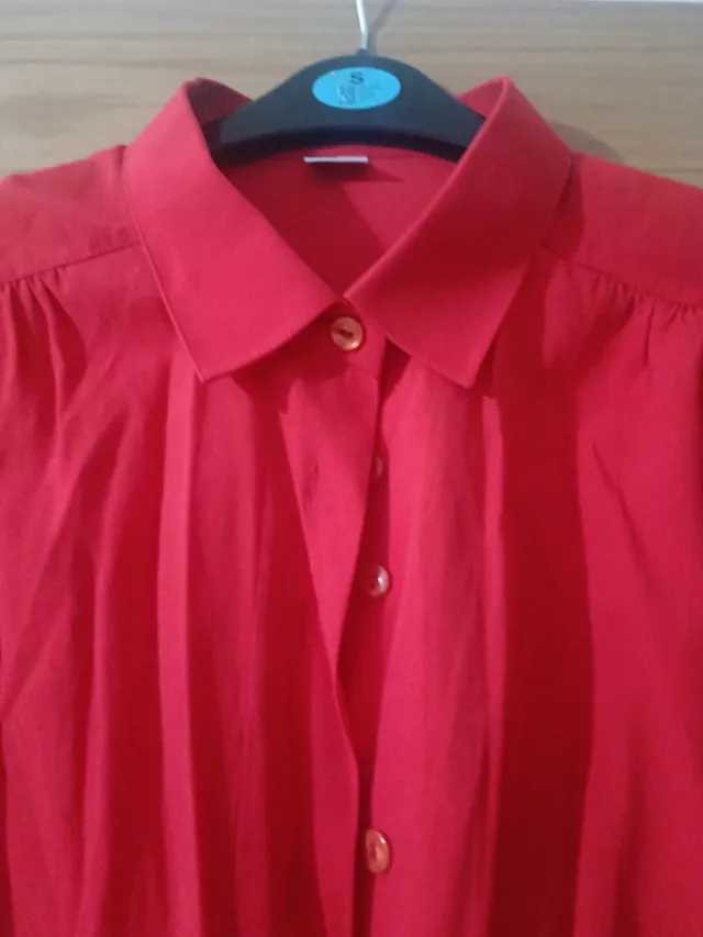 Blusa roja manga corta