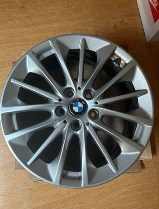 Llantas de aleación plateadas “17”