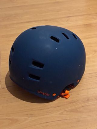 Casco skate infantil azul con diseño