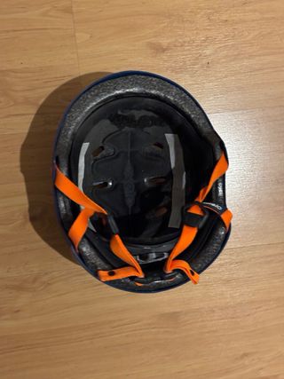 Casco skate infantil azul con diseño