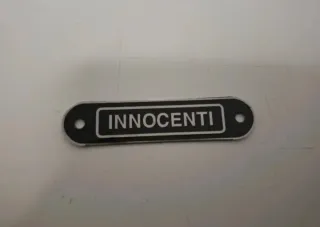 Letrero chapa Innocenti asiento Lambretta