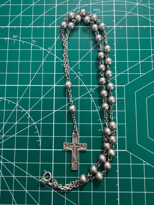 Rosario de plata con cruz