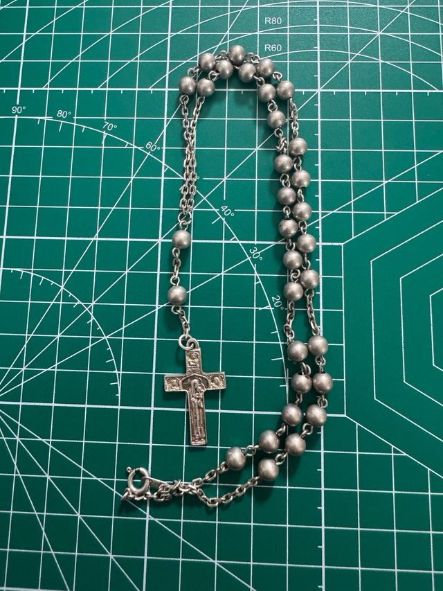 Rosario de plata con cruz