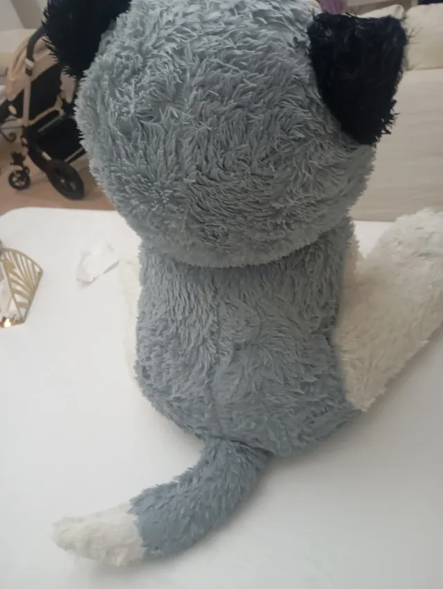 Perro de peluche grande gris y blanco 60x60