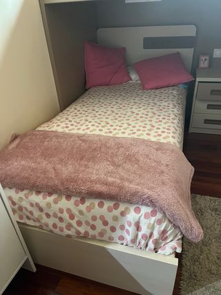 Cama 90 con litera, mesita y escalera con cajones