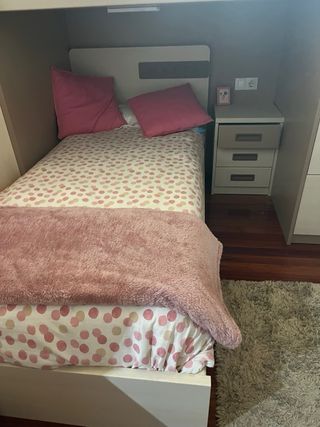 Cama 90 con litera, mesita y escalera con cajones