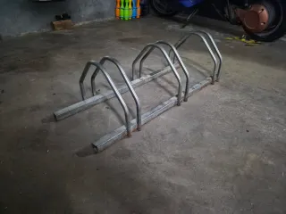 Portabicicletas metálico para 3 bicicletas