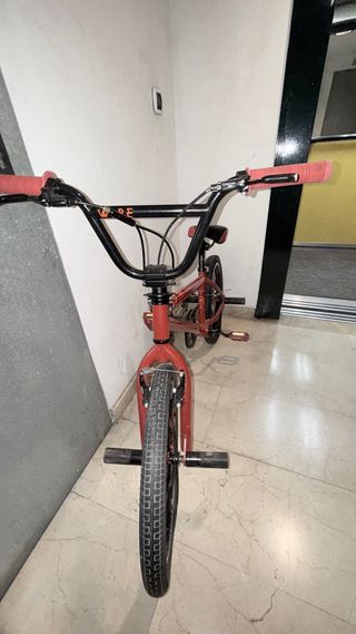 Bicicleta BMX Roja