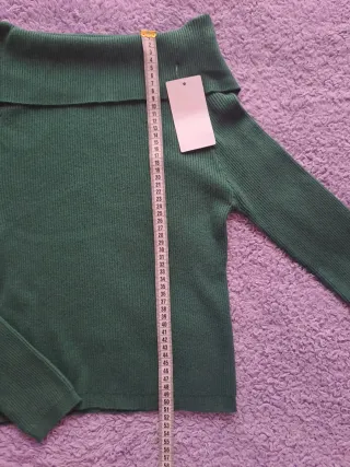 Maglioncino verde spalle scoperte