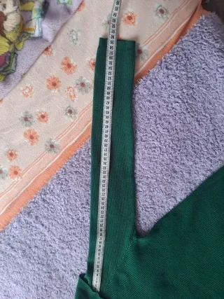 Maglioncino verde spalle scoperte