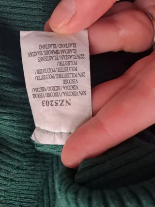 Maglioncino verde spalle scoperte