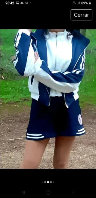 Cazadora bomber azul y blanca