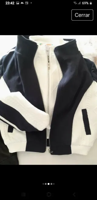 Cazadora bomber azul y blanca