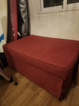 Sofá cama de tela rojo