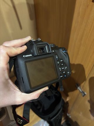 Canon EOS 2000D + Objetivo 18-55mm IS II + MOCHILA