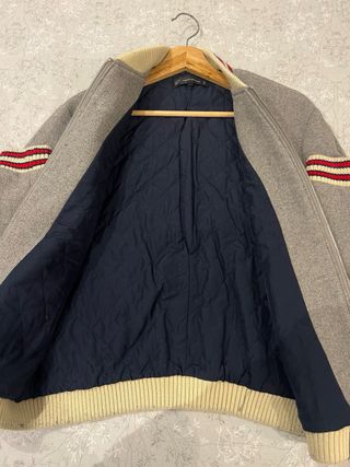 Oferta! Chaqueta Bomber Zara Gris con Parches