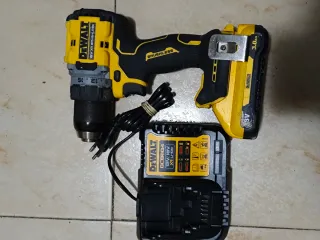 Taladro Dewalt DCD805NT
