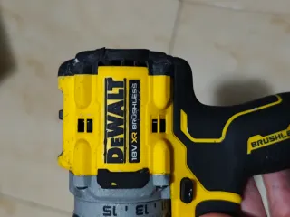 Taladro Dewalt DCD805NT