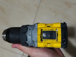 Taladro Dewalt DCD805NT