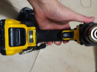 Taladro Dewalt DCD805NT