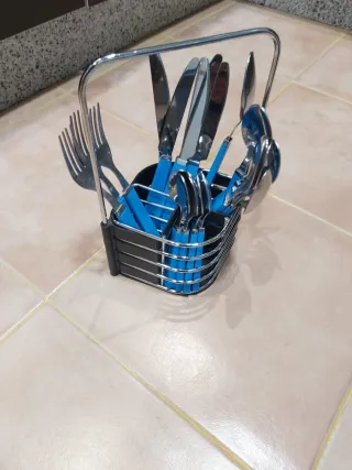 Juego cubiertos acero inoxidable con soporte