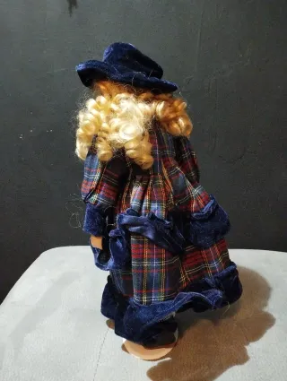 Bambola porcellana stile Vittoriano