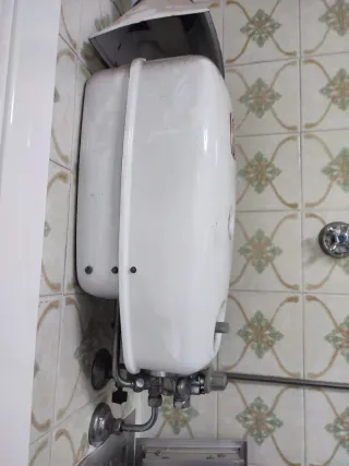 Calentador gas butano Vaillant blanco