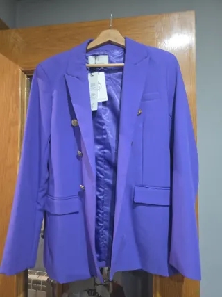 Blazer morado de doble botonadura