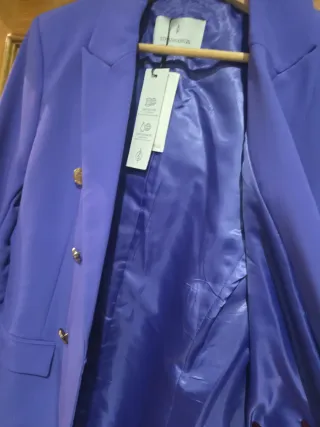 Blazer morado de doble botonadura