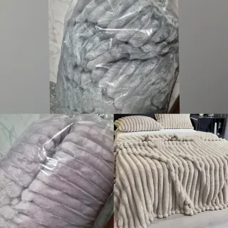 Manta de forro polar púrpura y gris son de dos