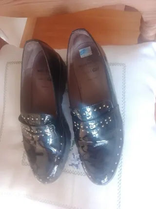 Zapatos Wonderfly Negros Charol Tachuelas