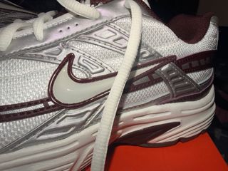 Zapatillas Nike Initiator Borgoña Talla 38.5