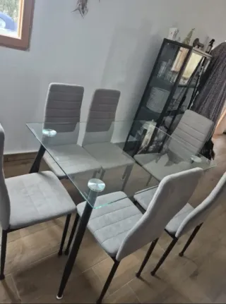 Mesa de cristal y 4 sillas