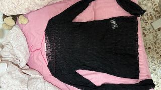 Top encaje negro.