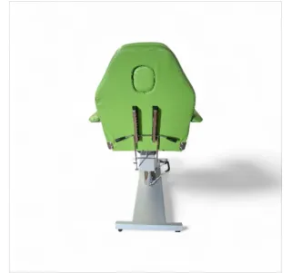 Camilla de estética verde