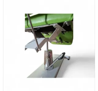 Camilla de estética verde