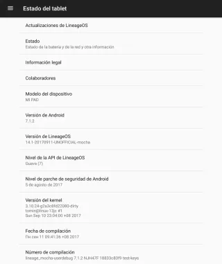 Tablet Xiaomi Mi Pad con funda verde.