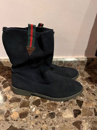 Botas de ante azul marino con detalle