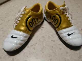 Zapatillas Nike Total 90 Numero 42 Oro y Blanco