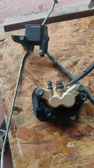 Pinza de freno Yamaha xmax 250 año 2006